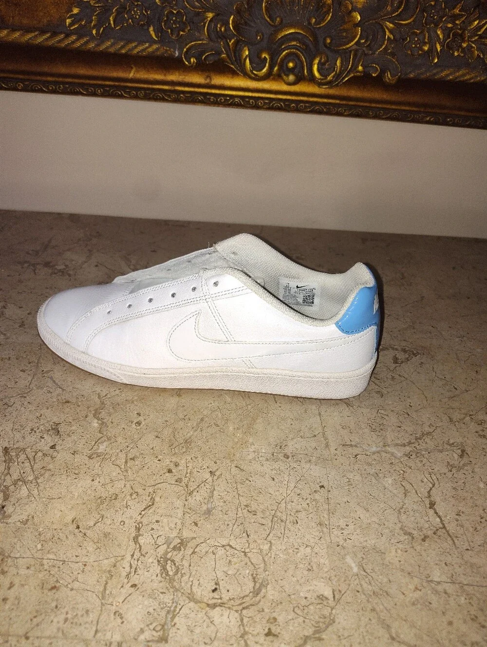 Nike crisp white